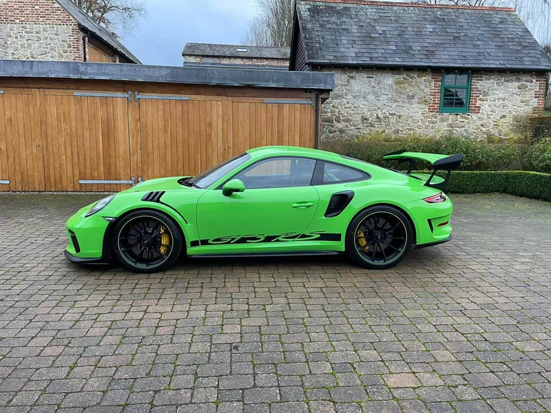 Professional car valeting at Dainton's Reading